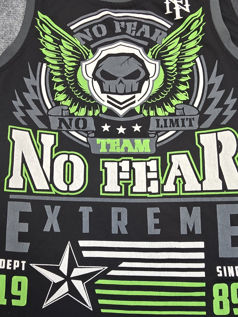 No Fear Mens Medium Black Skull Graphic Tank Top Neon Green Sleeveless Y2K - Picture 3 of 9